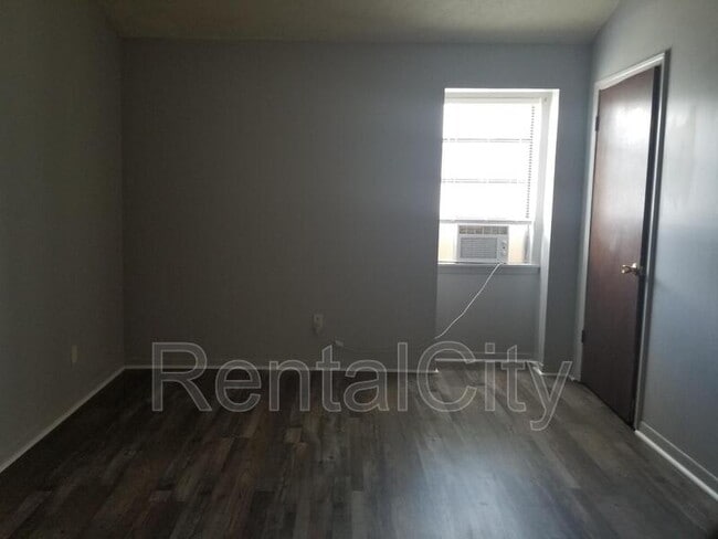 Foto del edificio - 268 Greenfield Dr