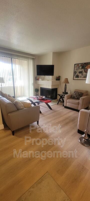 Foto del edificio - 9708-9708 E Vía Linda