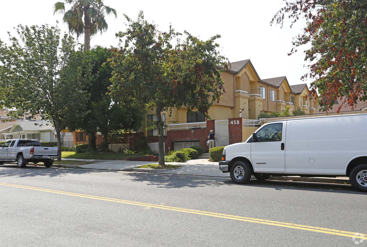 Primary Photo - 458 W Wilson Ave