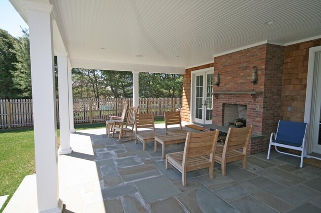 Foto del edificio - 34 Old Field Ln