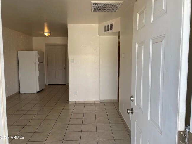 Foto del edificio - 1349 E Sahuaro Dr