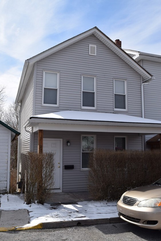Primary Photo - 220 E High St