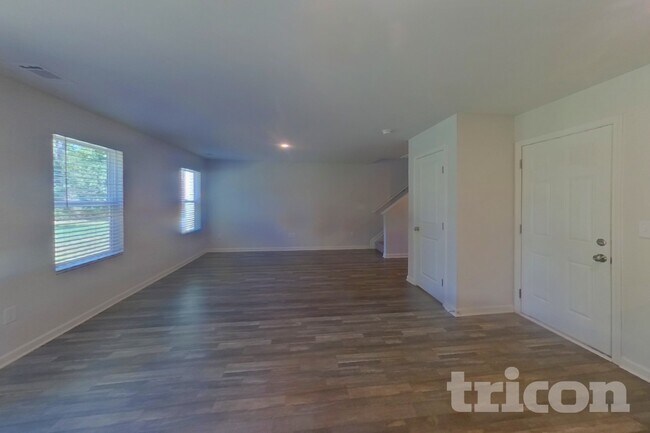 Foto del edificio - 527 Dayspring Dr