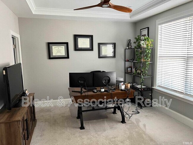 Foto del edificio - 5807 Abingdon Ridge Pl