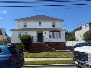 Building Photo - 523 Bayview Ave