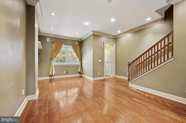 Building Photo - 2351 E York St