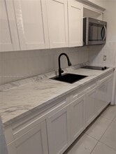 Building Photo - 761 Euclid Ave