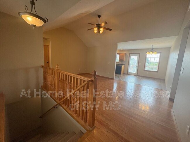 Building Photo - 3008 W Garton Rd