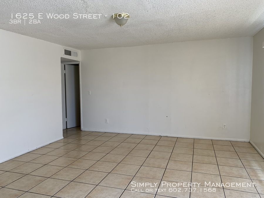 Primary Photo - Lower level unit at 16th St and Broadway!