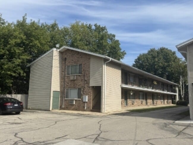 Building Photo - 1142 E Walnut St