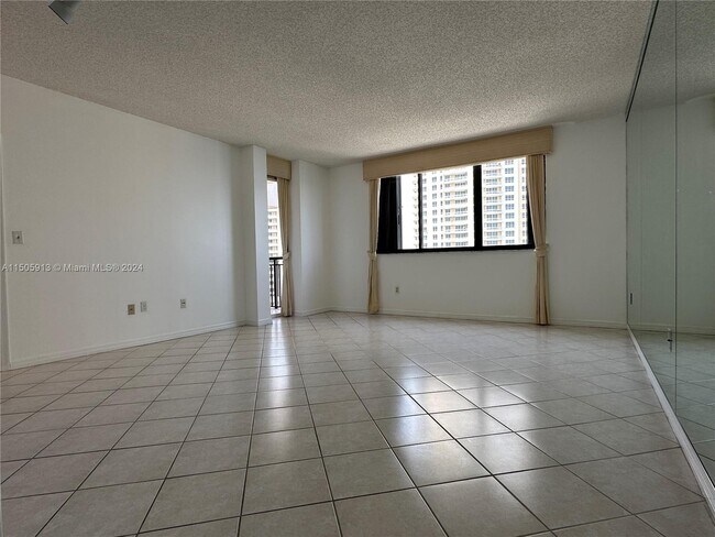 Foto del edificio - 540 Brickell Key Dr