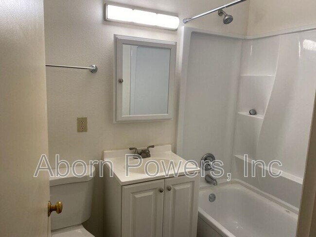Foto del edificio - 2807-2813 Manor Dr