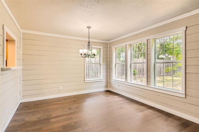 Foto del edificio - 8017 Briarwood Ln