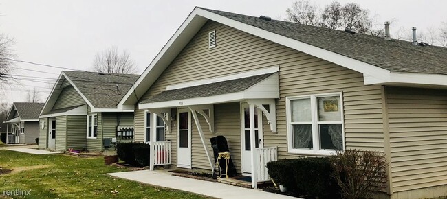 Building Photo - 2 br, 1 bath Townhome - Tecumseh Townhomes...