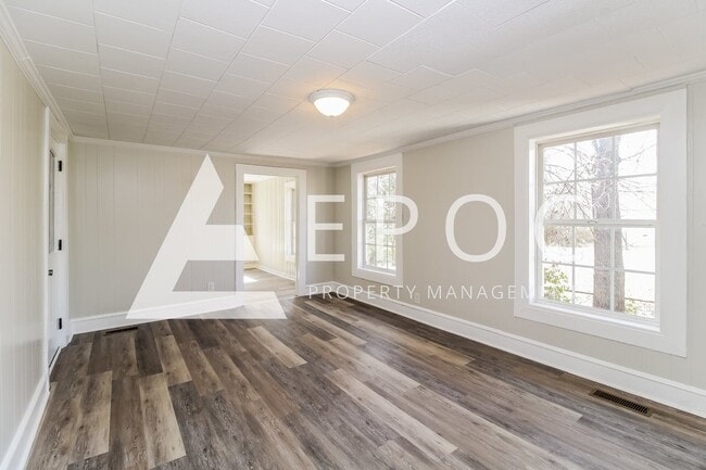 Building Photo - 223 W Main St