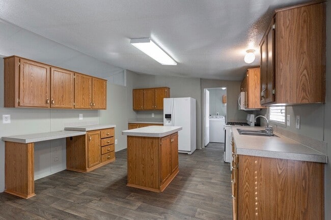 Building Photo - 30411 Valley Oaks Dr