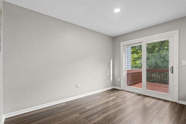 Building Photo - 1331 Farley Ct S
