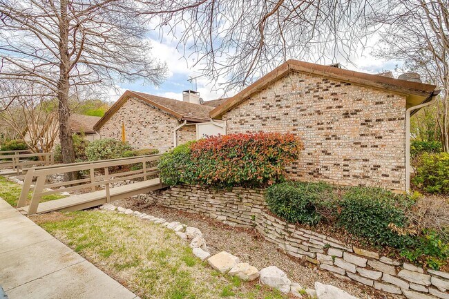 Foto del edificio - 5947 Chimney Wood Cir