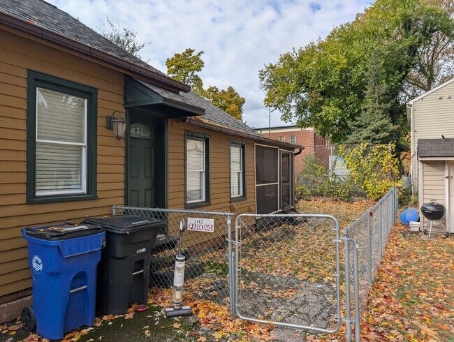 Foto del edificio - 2484 W 10th St