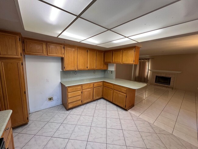 Foto del edificio - Spacious 4-Bedroom + Office Home in Desirable HOA Community Near New Shopping & Costco