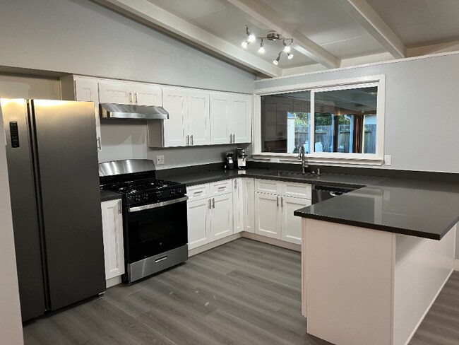 Foto del edificio - 742 Lakebird Dr
