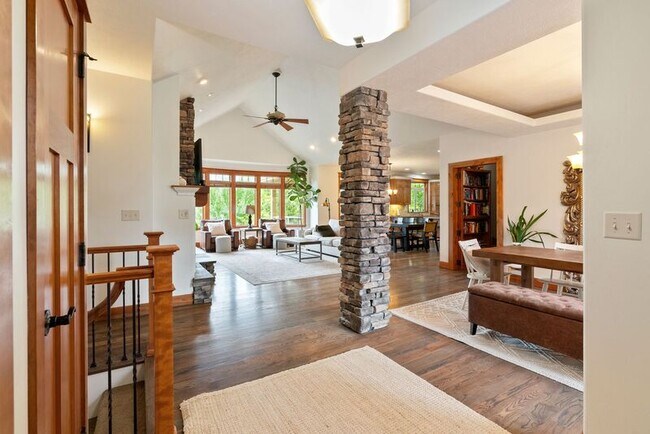 Foto del edificio - 1402 N Brook Terrace St