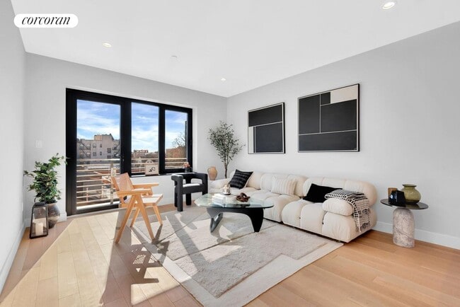 Foto del edificio - 3057-57 Crescent St