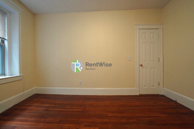 Building Photo - 55 Park Dr