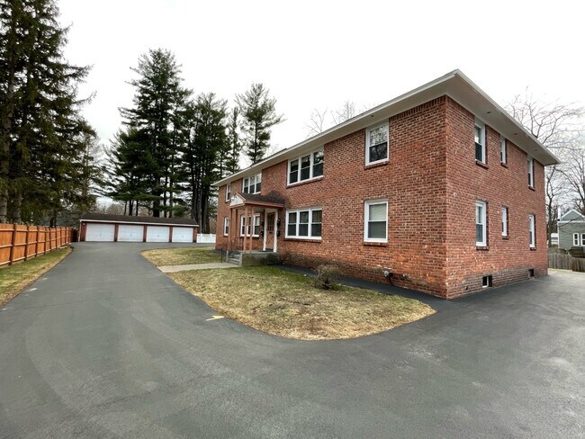 Foto del edificio - 494 Kenwood Ave