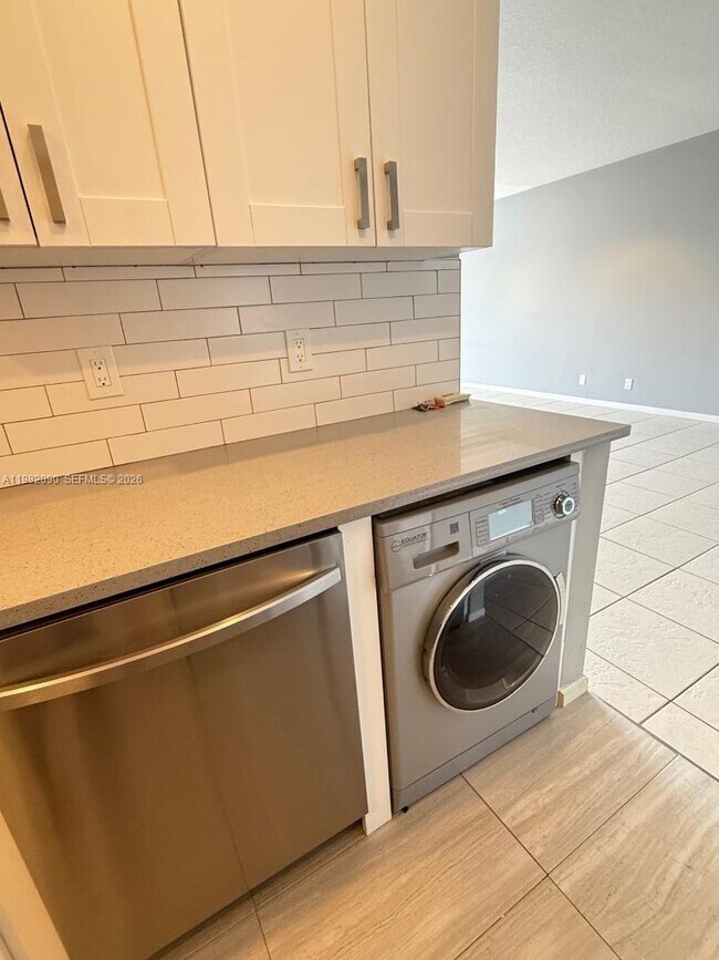 Building Photo - 2261 NE 67th St