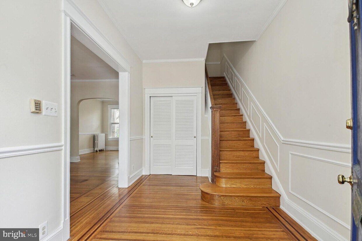 Primary Photo - 2237 Hall Pl NW