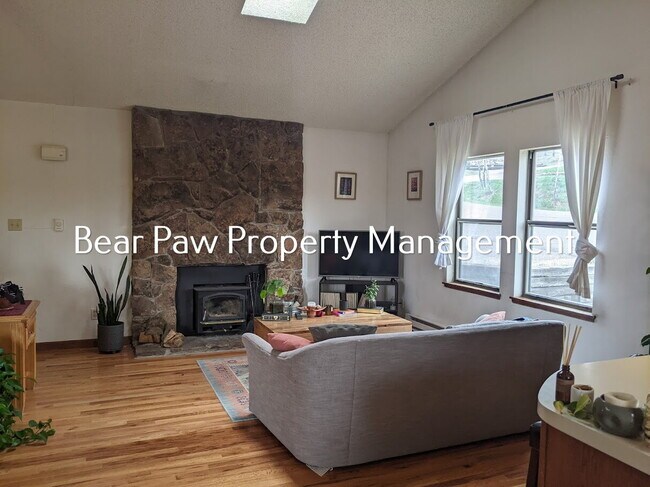 Photo - Great Location and Great Neighbors!! Apartment
