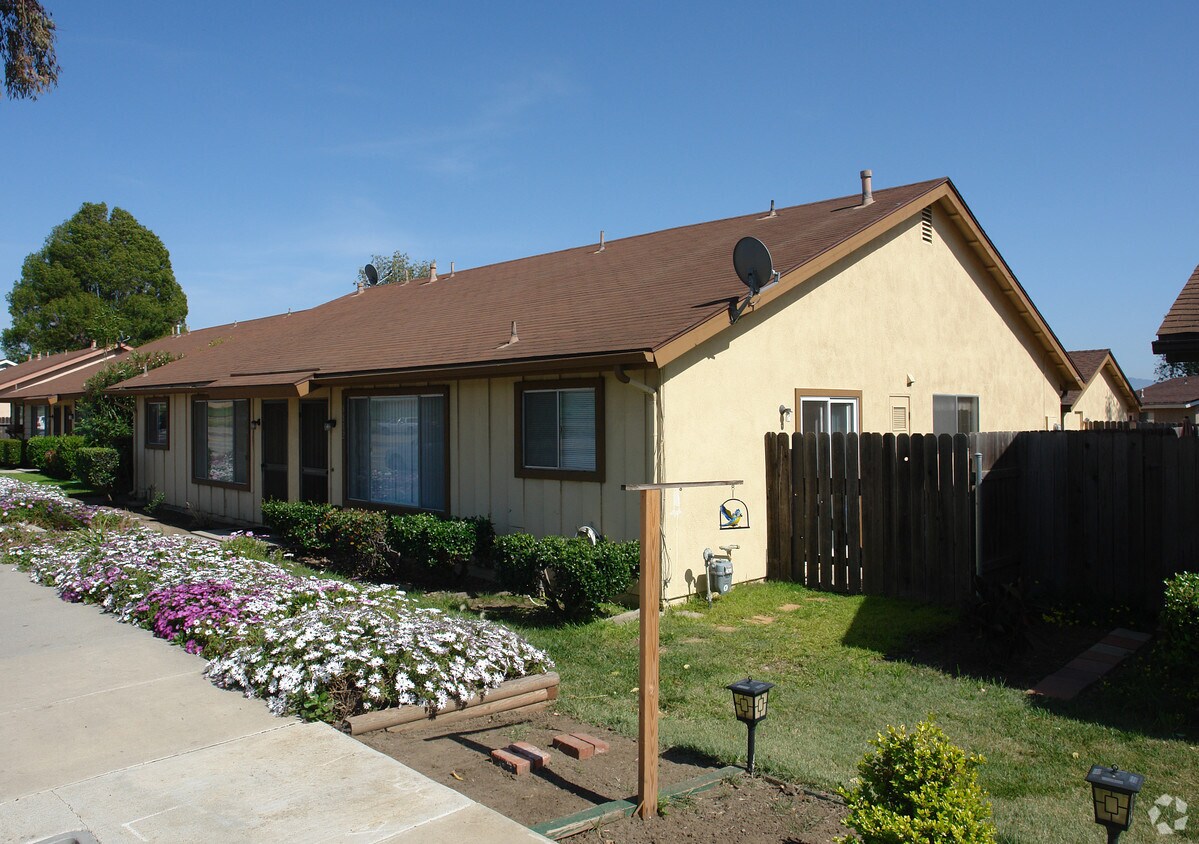 Building Photo - 8812-8814 N Bank Dr