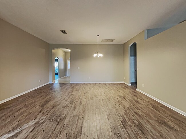 Building Photo - 2112 Alfa Romeo Dr