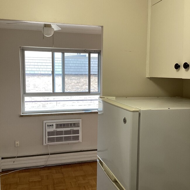 Building Photo - 30 Thelma Av