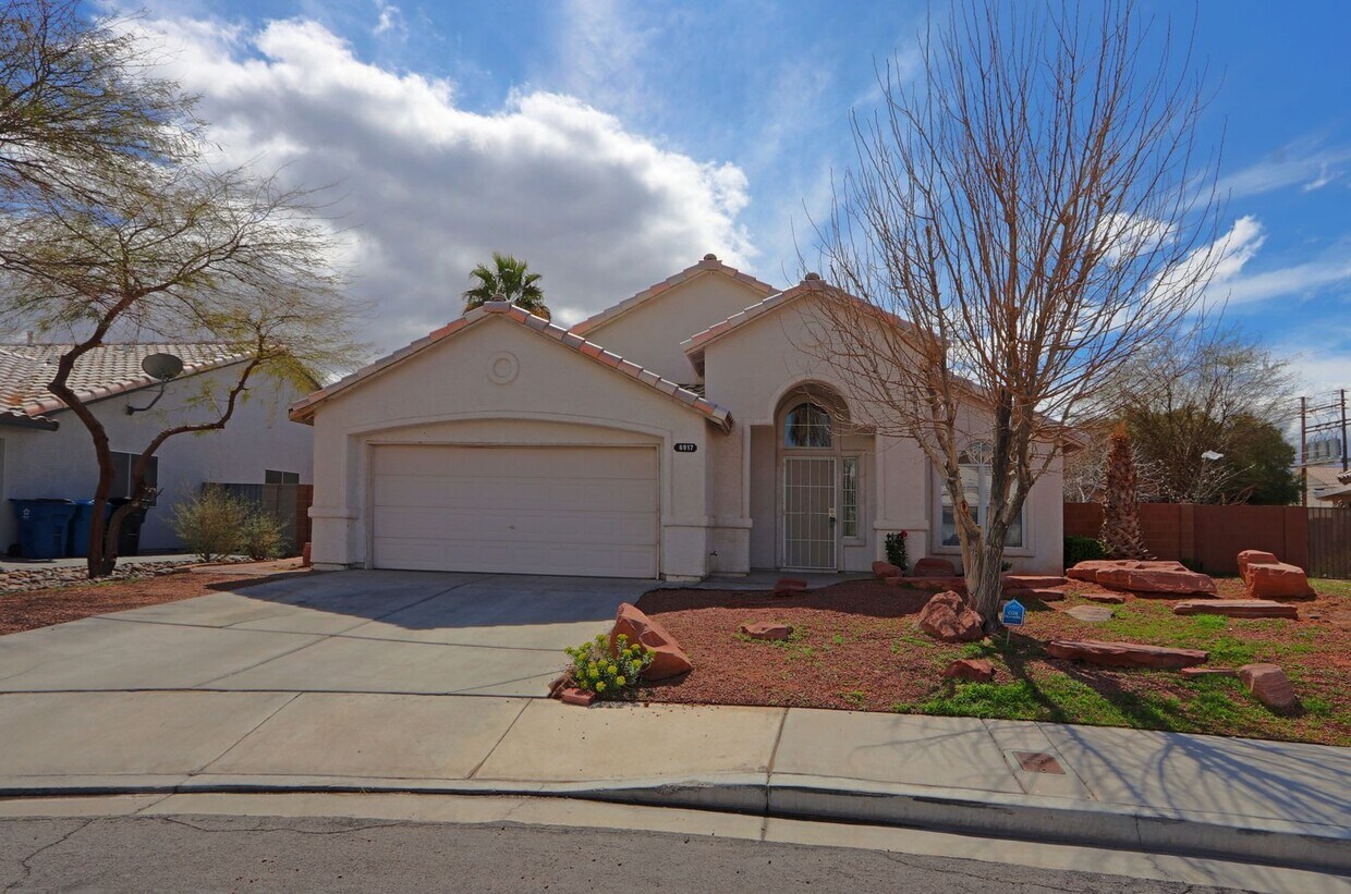 Primary Photo - WONDERFUL HOME LOCATED IN DESIRABLE NORTH ...