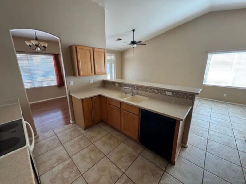 Foto principal - 671 E Kent Ave