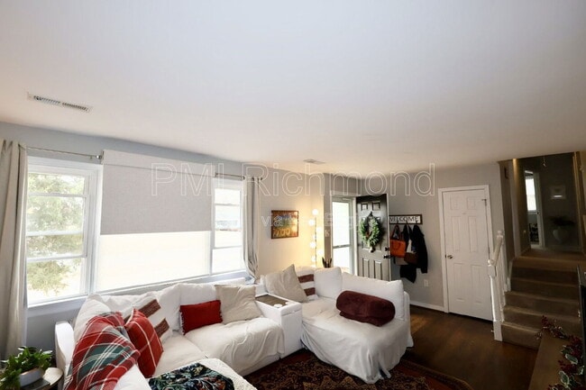 Foto del edificio - 3012 Elmbrook Rd