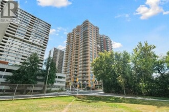 Building Photo - 556-556 Laurier Ave W