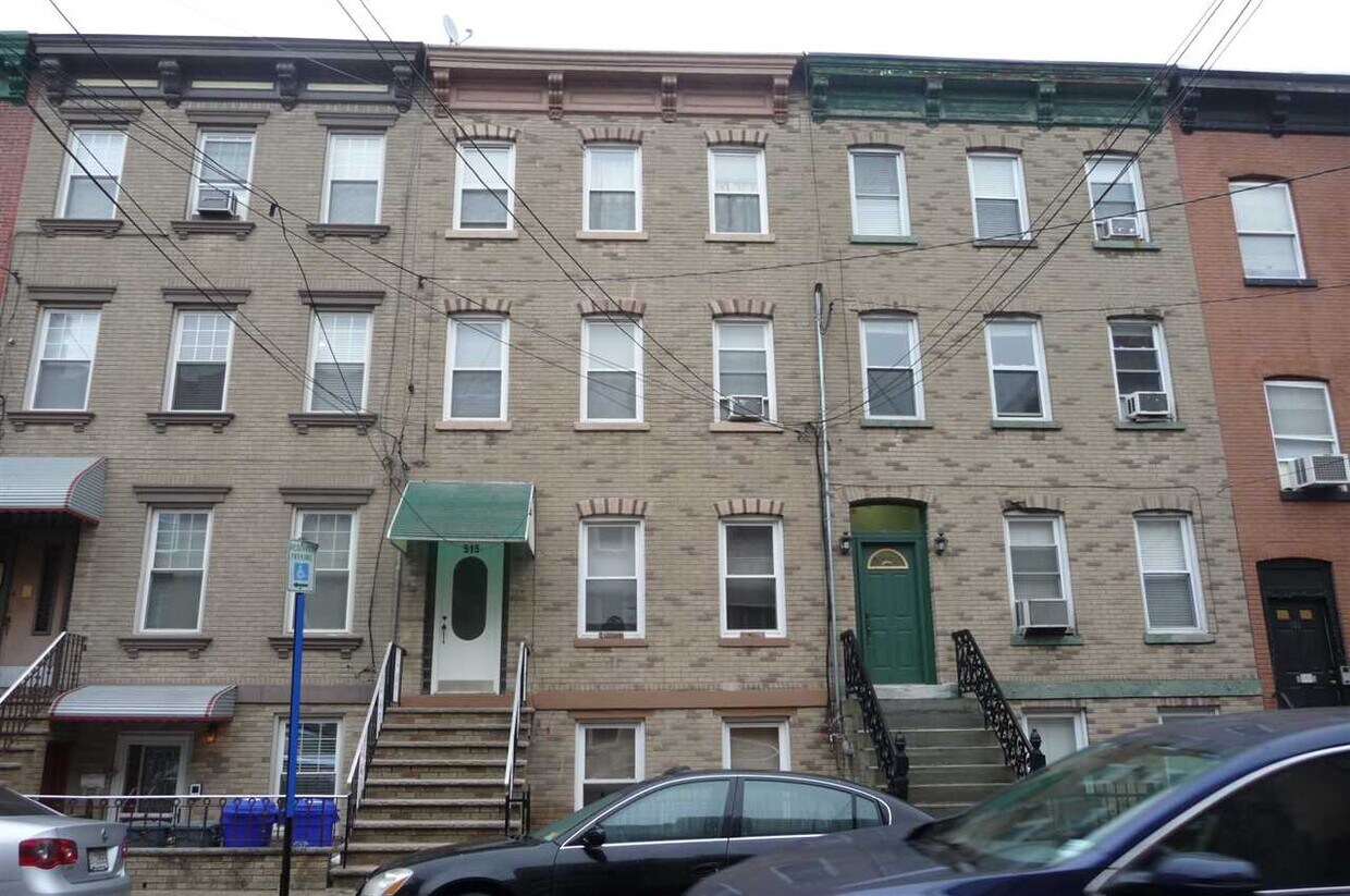 Primary Photo - 515 Park Ave