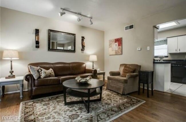 Building Photo - 3 br, 1.5 bath House - 9145 Boundbrook Avenue