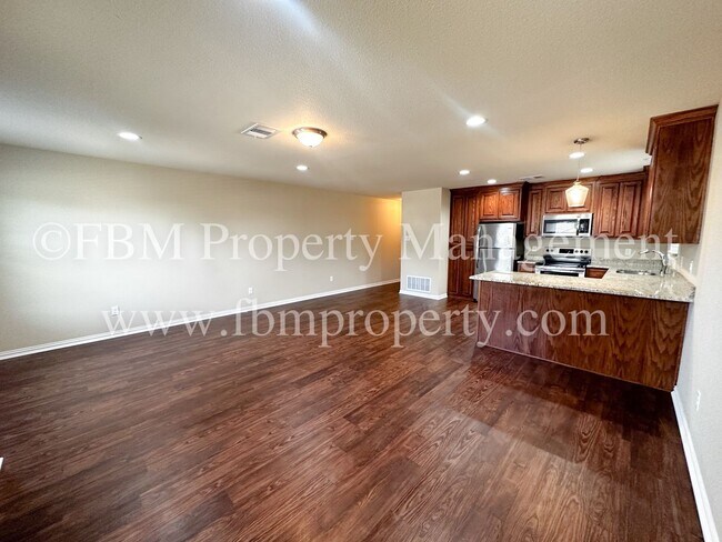 Building Photo - Casa Linda 107 / JW - JV