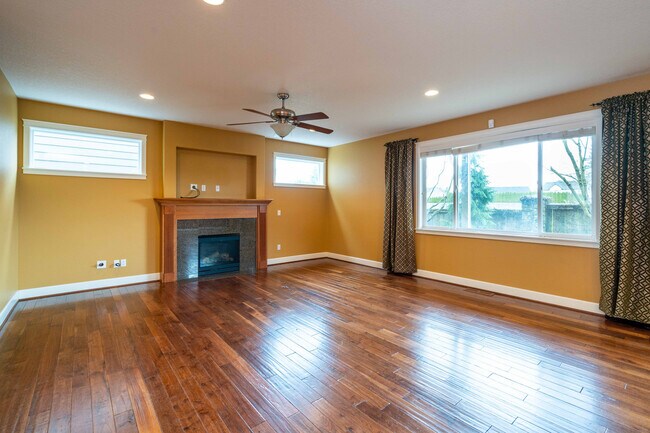Foto del edificio - 3+ Bedroom 2.5 Bath with Office and Bonus Room - Indoor Play Structure - North Salmon Creek