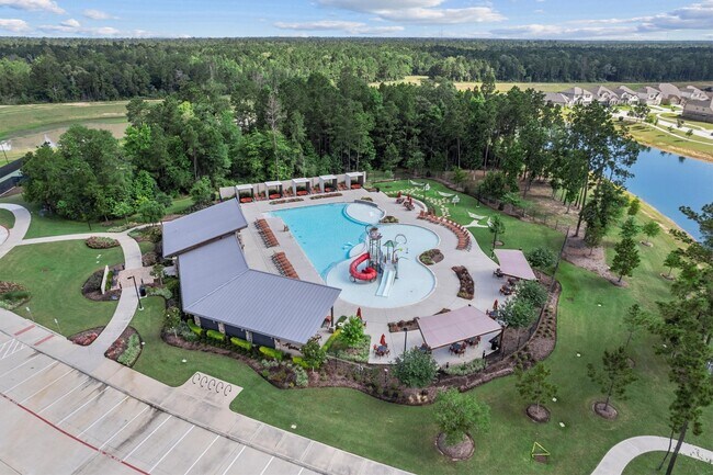 Foto del edificio - 15726 Rosemary Hl Ln