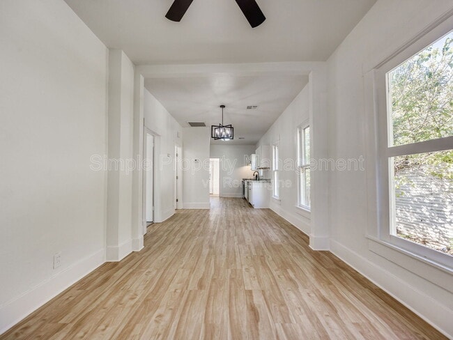 Foto del edificio - 811 W Wade St