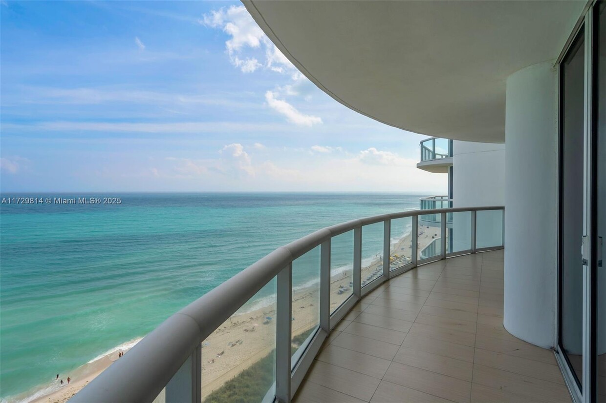 Foto principal - 6365 Collins Ave