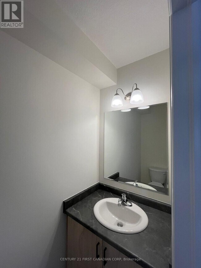 Building Photo - 19 Becker St