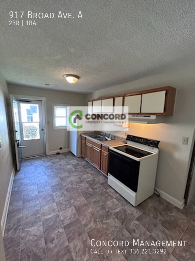 Building Photo - 917 Broad Ave Apt. A/Concordmgmt.com 336-2...