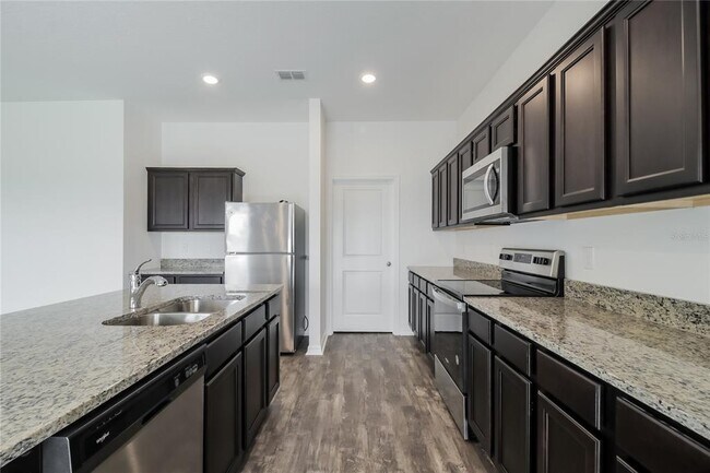 Foto del edificio - 417 Stillwater Ln