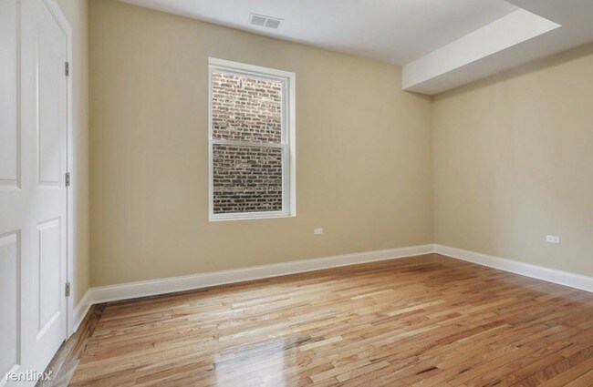 Building Photo - 3 br, 1 bath  - 4944 W Monroe St